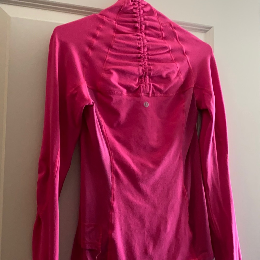 Bright pink lululemon pullover,breathable material